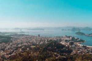 Vista aérea da Baía de Guanabara, administradora de imóveis RJ